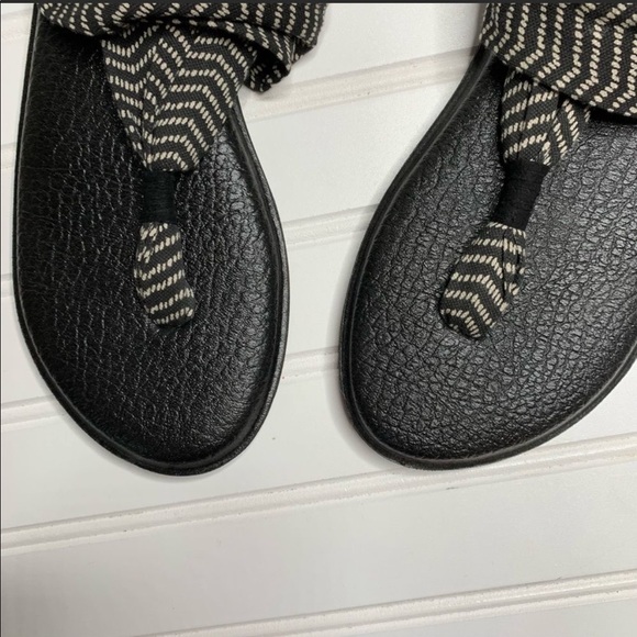 Sanuk Yoga Mat Black & White Chevron Print Sandals - Picture 3 of 5